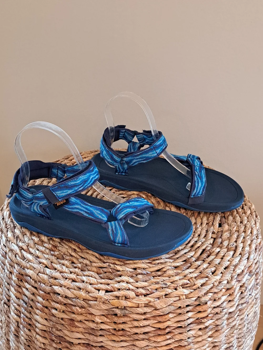 Teva Unisex Hurricane XLT 2 Blue Wavy Print Nylon Outdoor/Athleisure Sandals 6/8